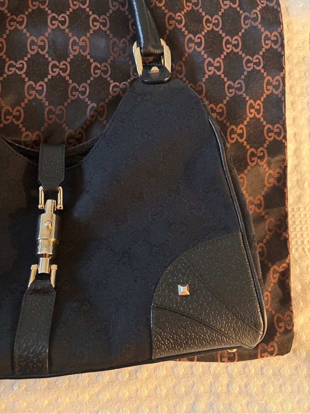 Gucci GG Jackie Nailhead Bardot Bag - Picture 4 of 9
